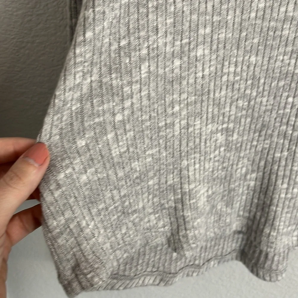American Eagle Gray ribbed long sleeve top - Picture 5 of 10